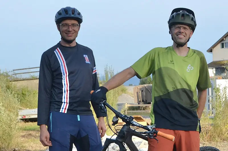 Der Vorstand des Vereins Bikesport Oberfreiamt auf dem Gelände des Skills-Parks